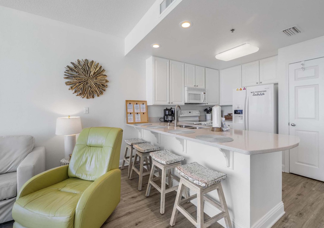 Eat-in kitchen bar seating