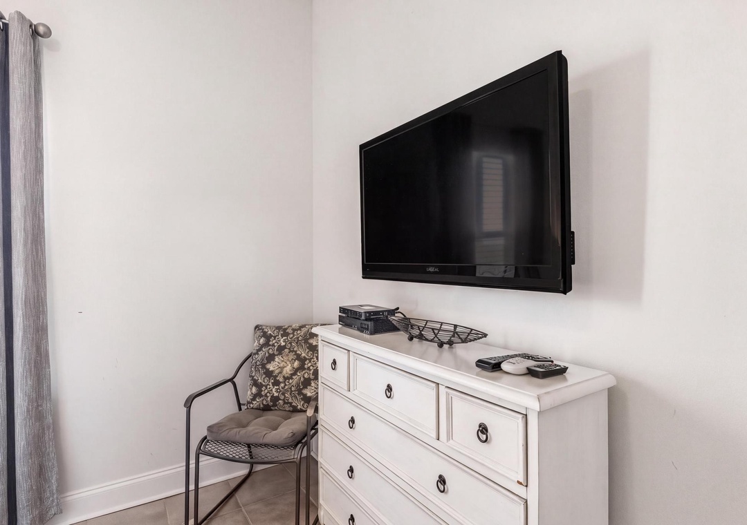 Guest bedroom 1 large flat-screen TV
