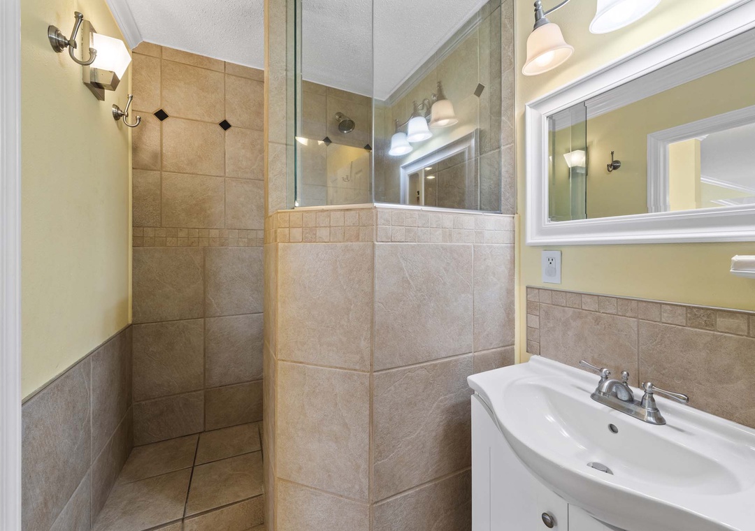 Primary ensuite bathroom featuring a walk-in shower