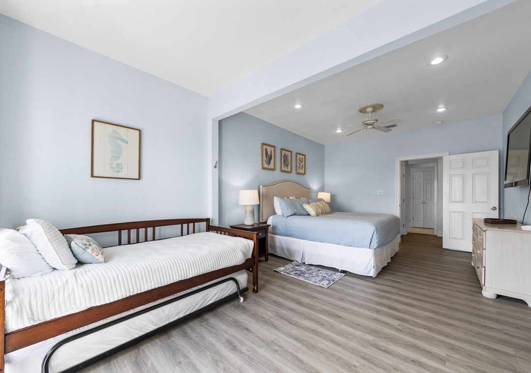 King bed and twin daybed with twin trundle in guest bedroom 1