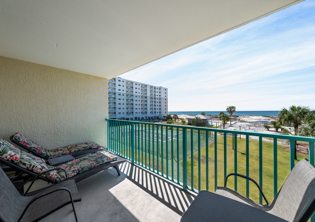 Private balcony at GS Plantation Palms 6307
