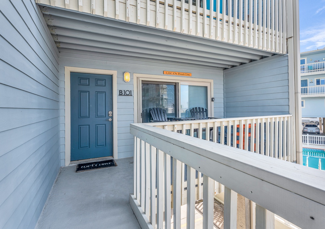 Front porch at Summer House West B101