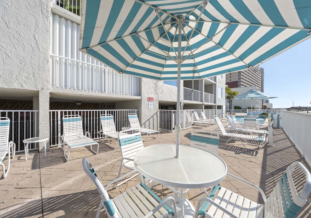 The perfect spot for a poolside snack