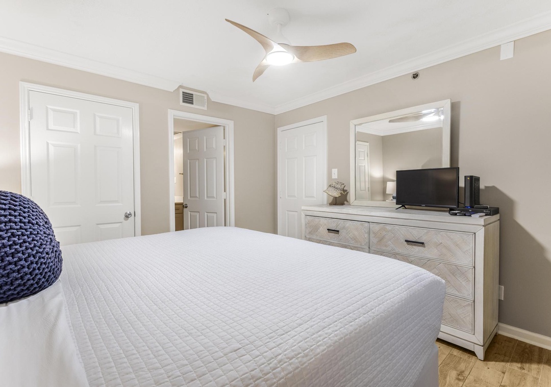 Primary suite with king bed