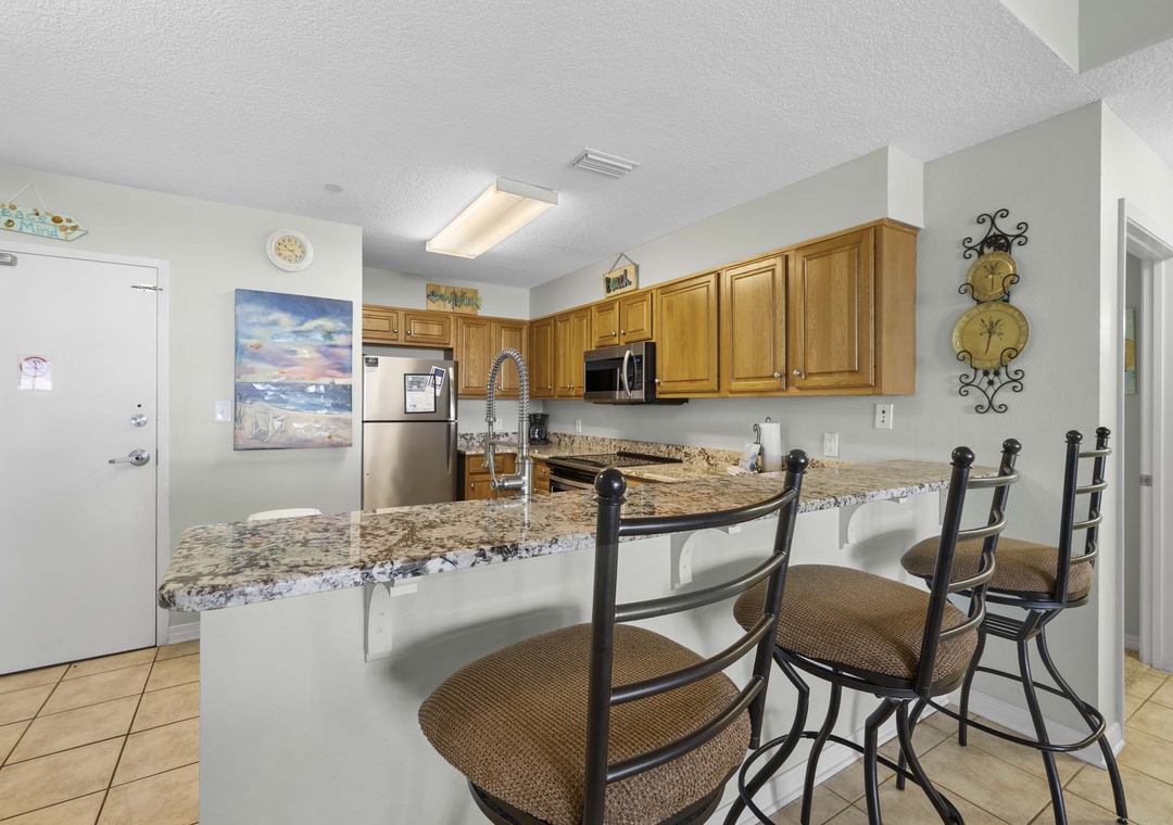 Eat-in kitchen bar seating