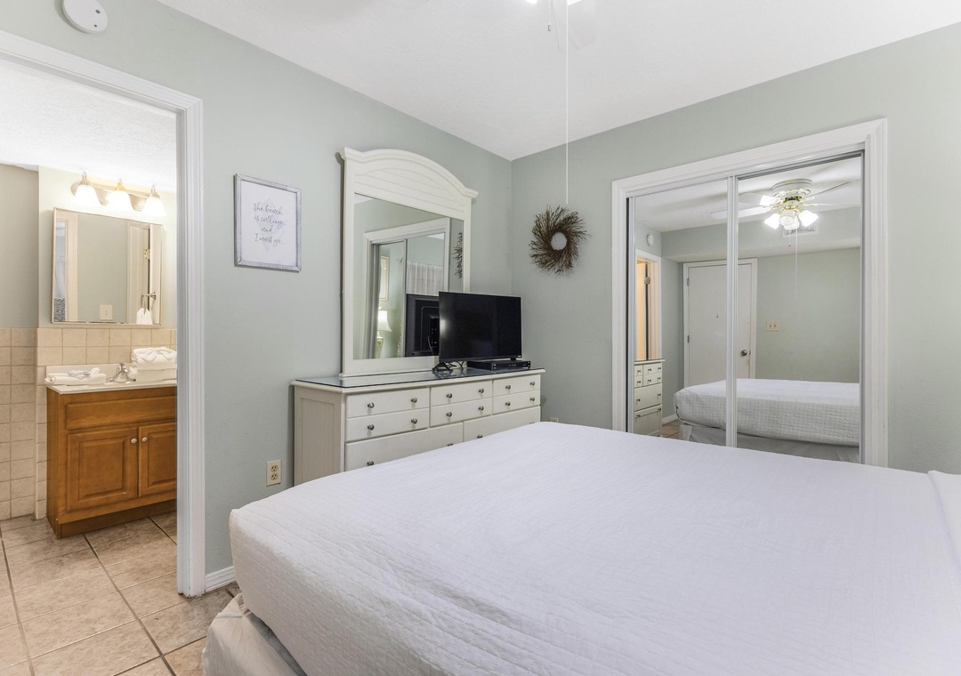 Queen guest bedroom 1