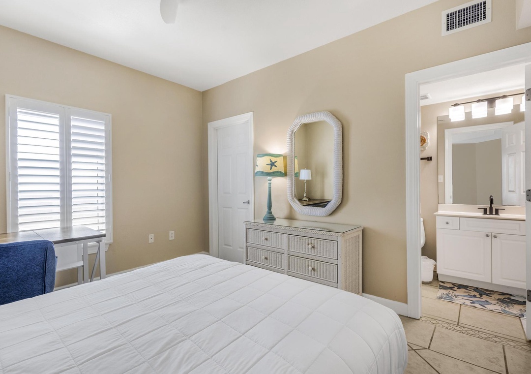 Queen guest bedroom 2