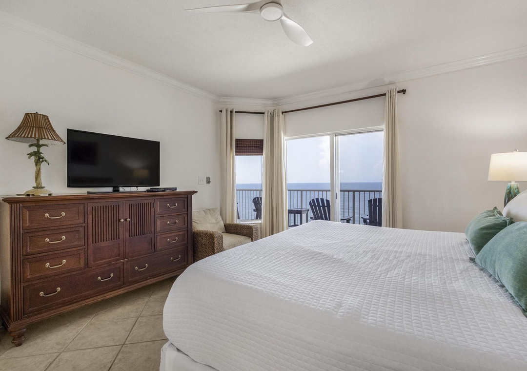King primary suite with balcony access