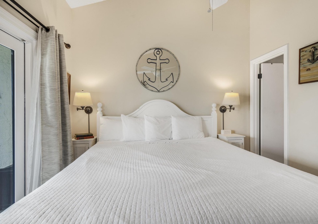 Primary suite with balcony access