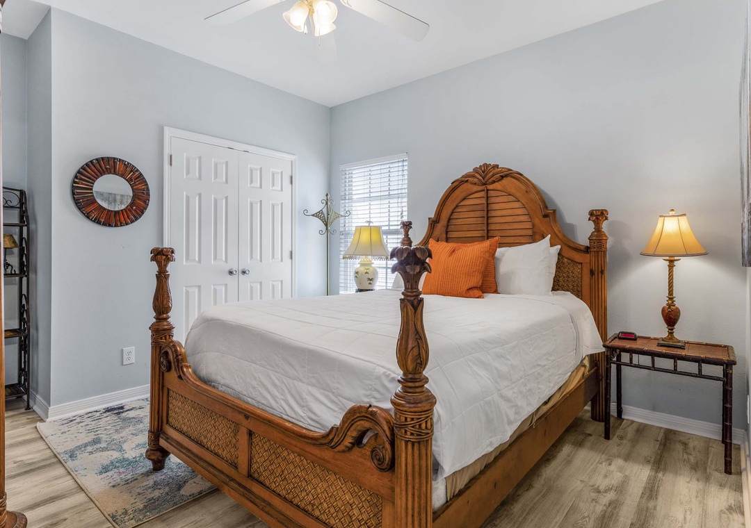 Guest bedroom with queen bed