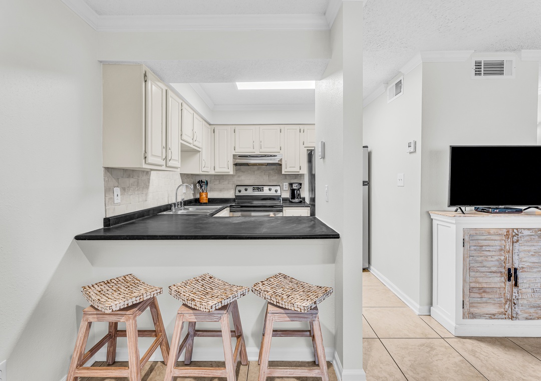 Eat-in kitchen bar seating