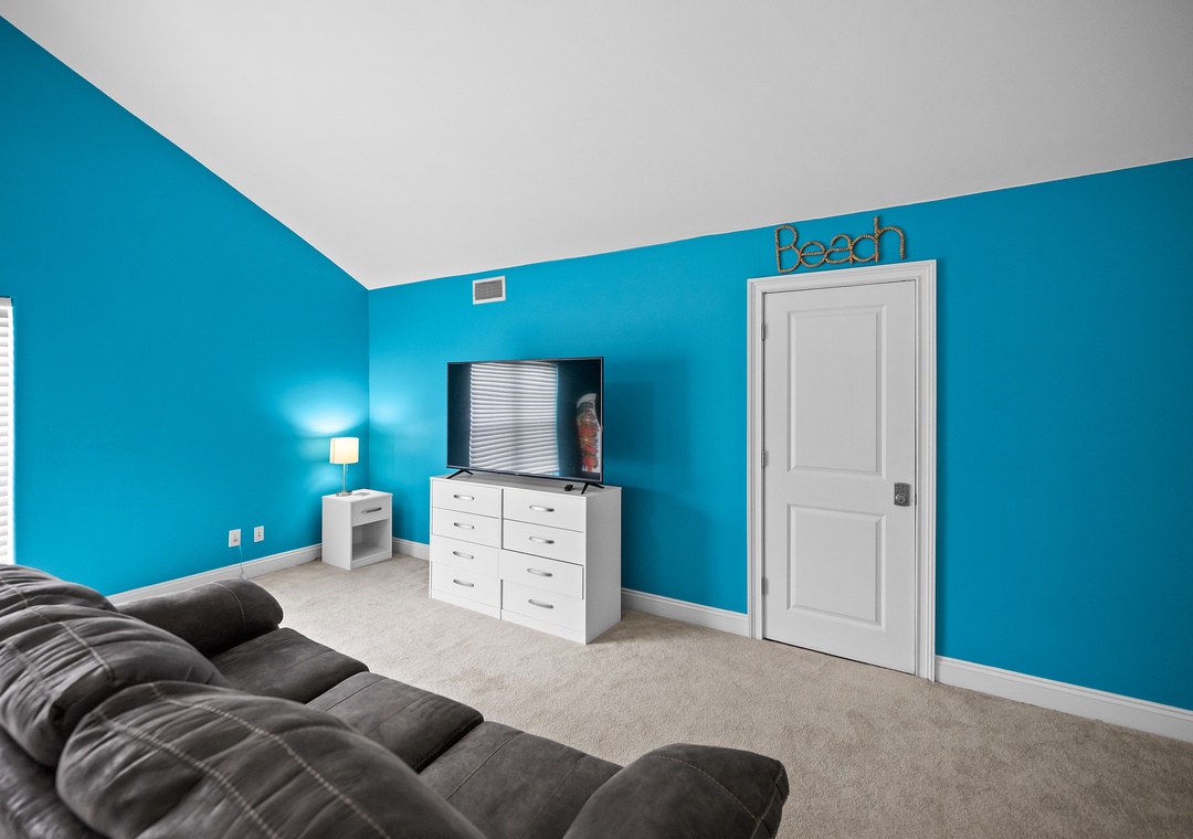 Loft area with flat-screen TV
