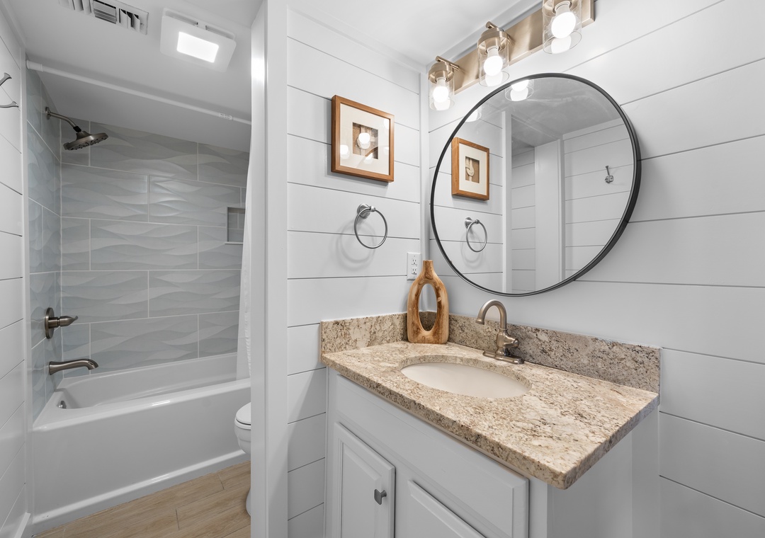 Guest bathroom with shower/tub combo
