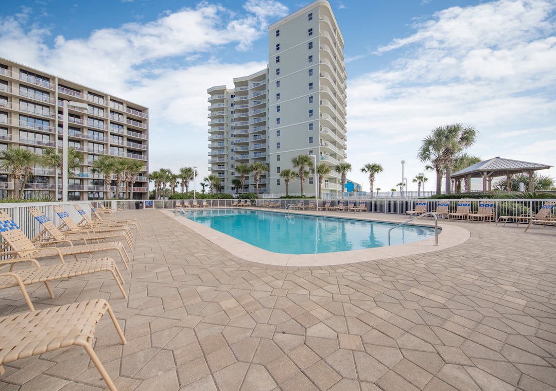 Seaside Beach & Racquet outdoor pool