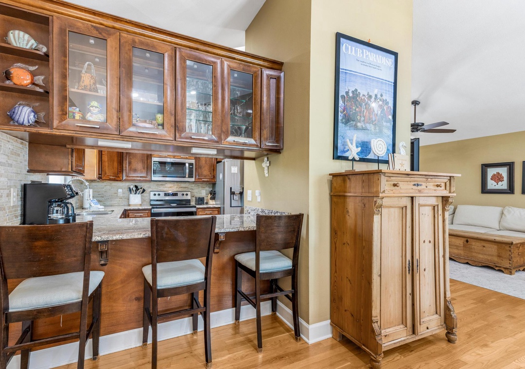 Eat-in kitchen bar seating