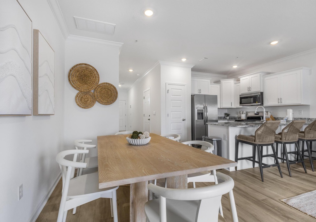 Seating for six at the dining table