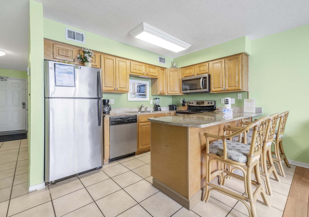 Eat-in kitchen bar seating