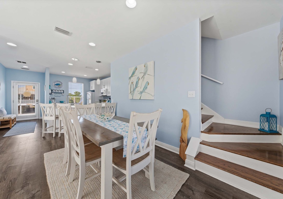 Seating for six at the dining table