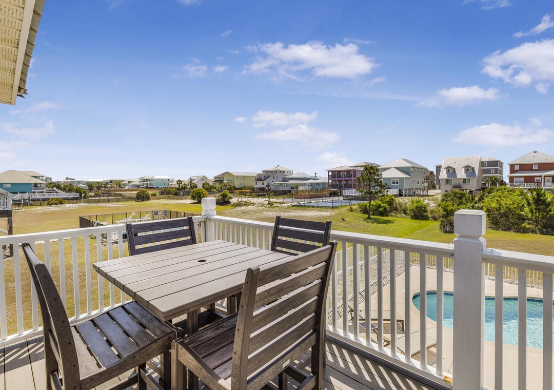 Enjoy a meal and Gulf breezes