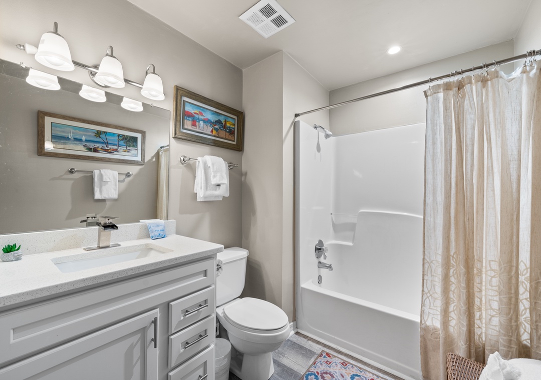 Guest bathroom with shower/tub combo