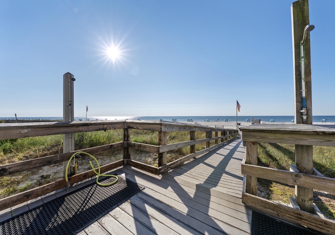 Beach walkover with rinse station
