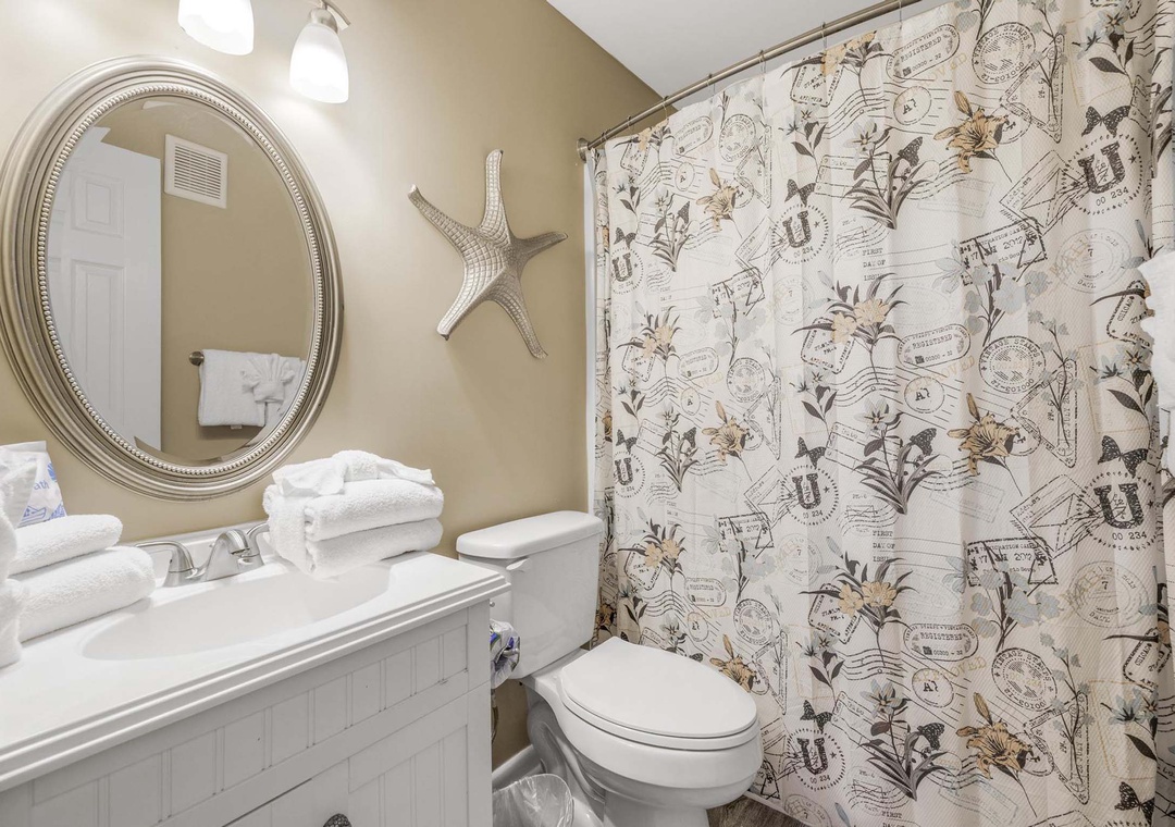 Guest bathroom with shower/tub combo
