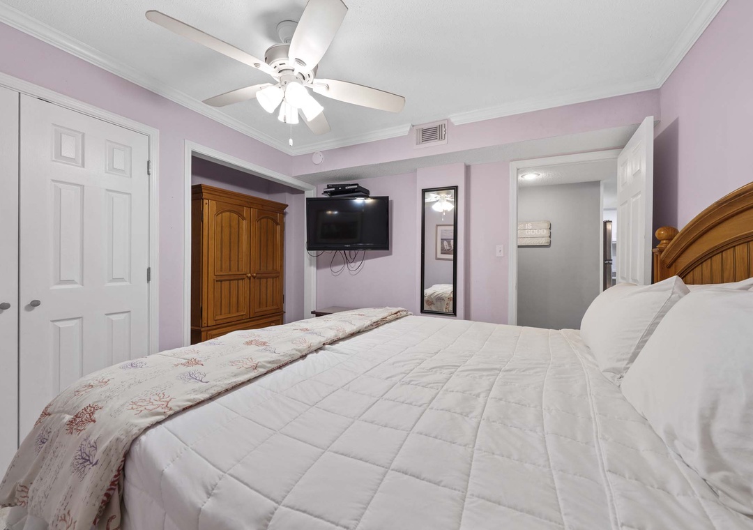 King bed in guest bedroom 1