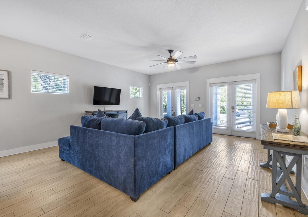 Spacious living room