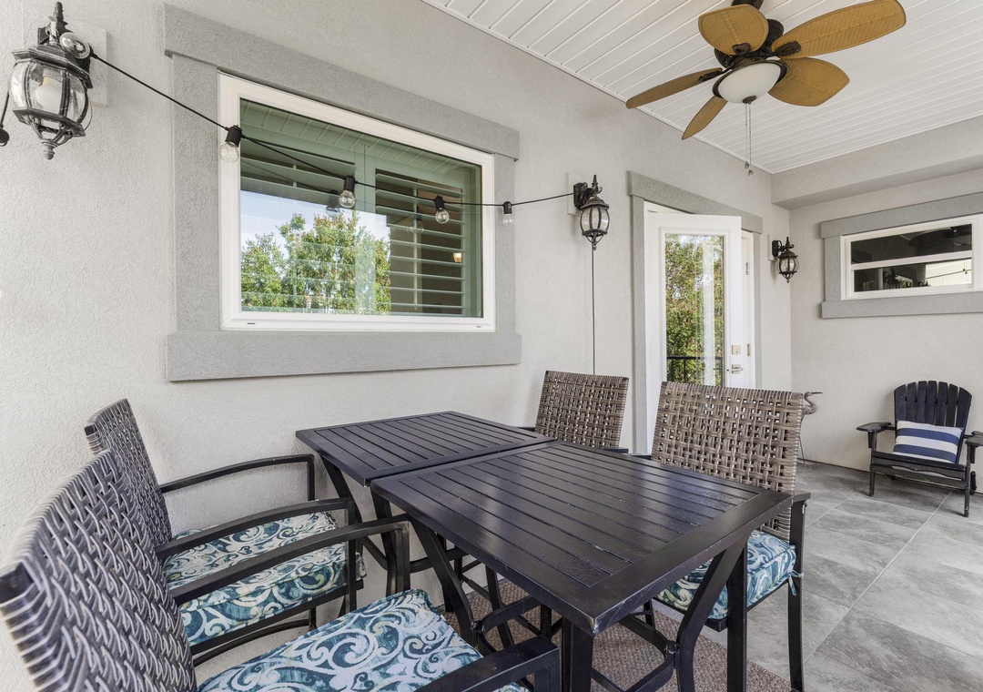 Outdoor dining on the second floor balcony