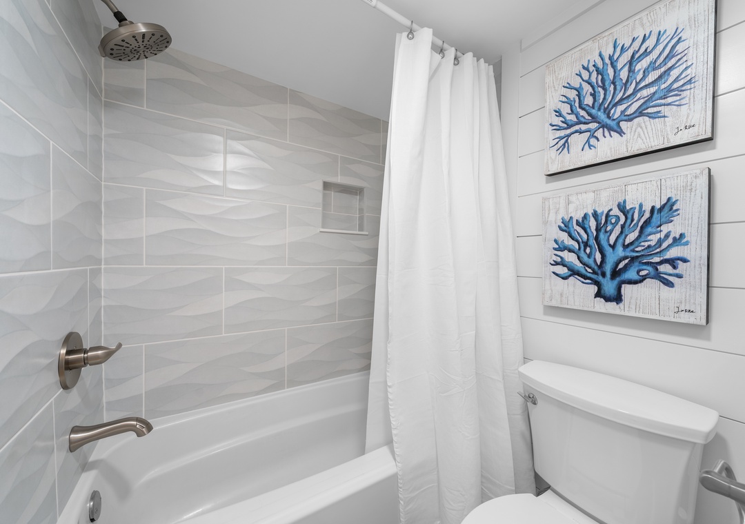 Guest bathroom with shower/tub combo