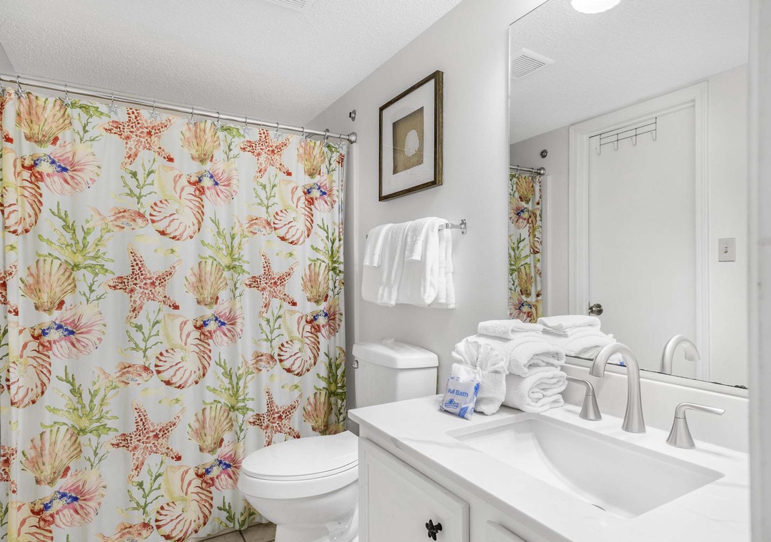 Guest bathroom with shower/tub combo