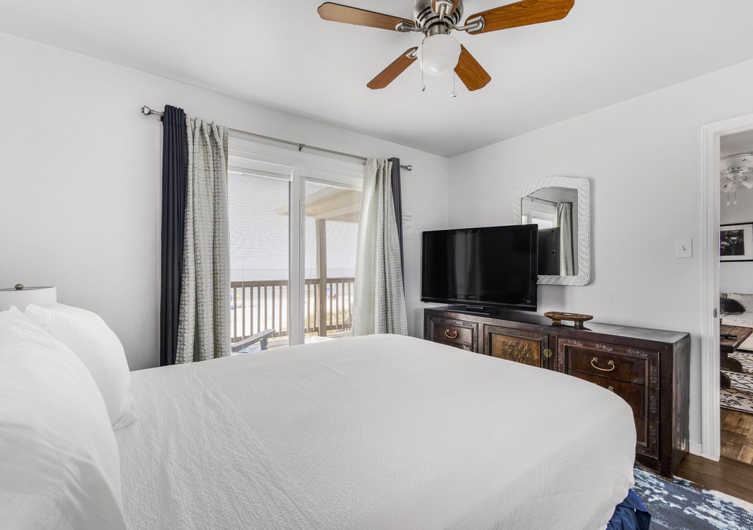 Guest bedroom 1 with deck access
