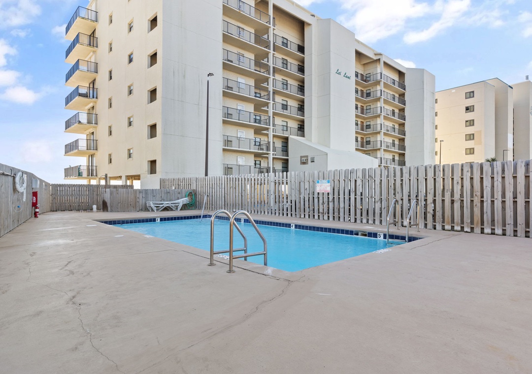 Lei Lani beachside outdoor pool
