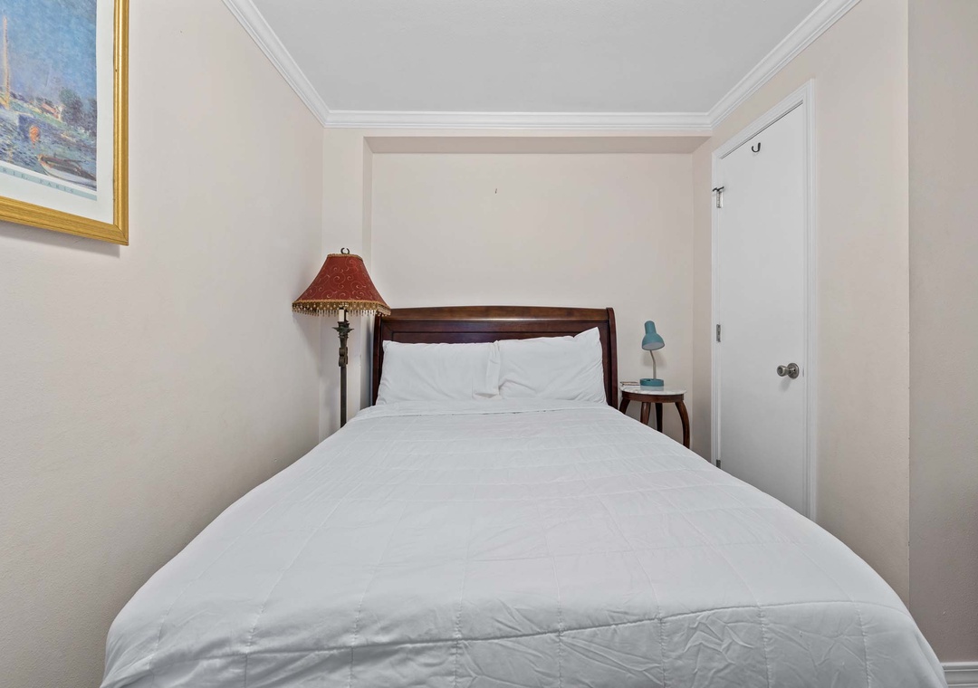 First floor guest bedroom 3 with double bed