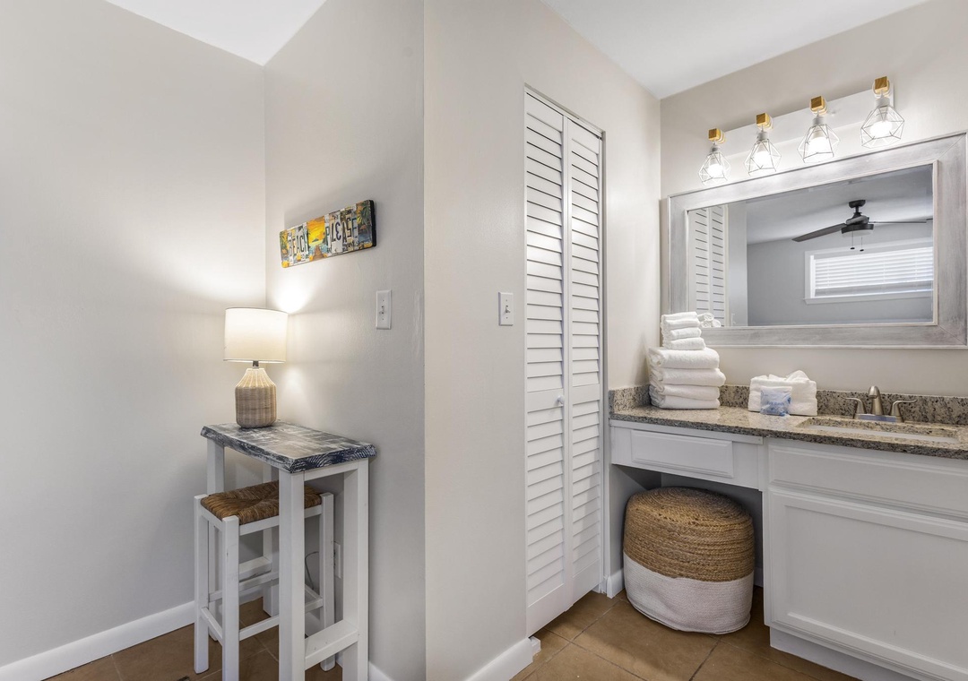 Vanity area in the bedroom