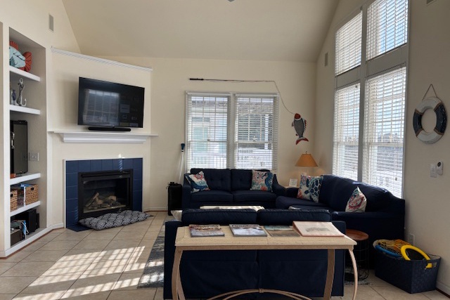 Captain Gecko: New Photos Coming Soon!