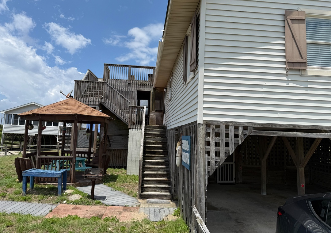 SN0823B: Sammy's Sandbox - Side of Home