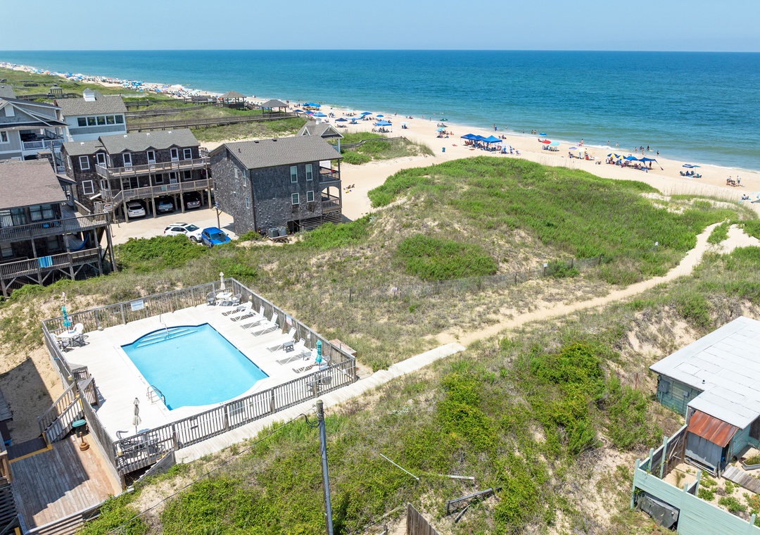 AV3A2: Aquaholic l Community Pool and Beach Access