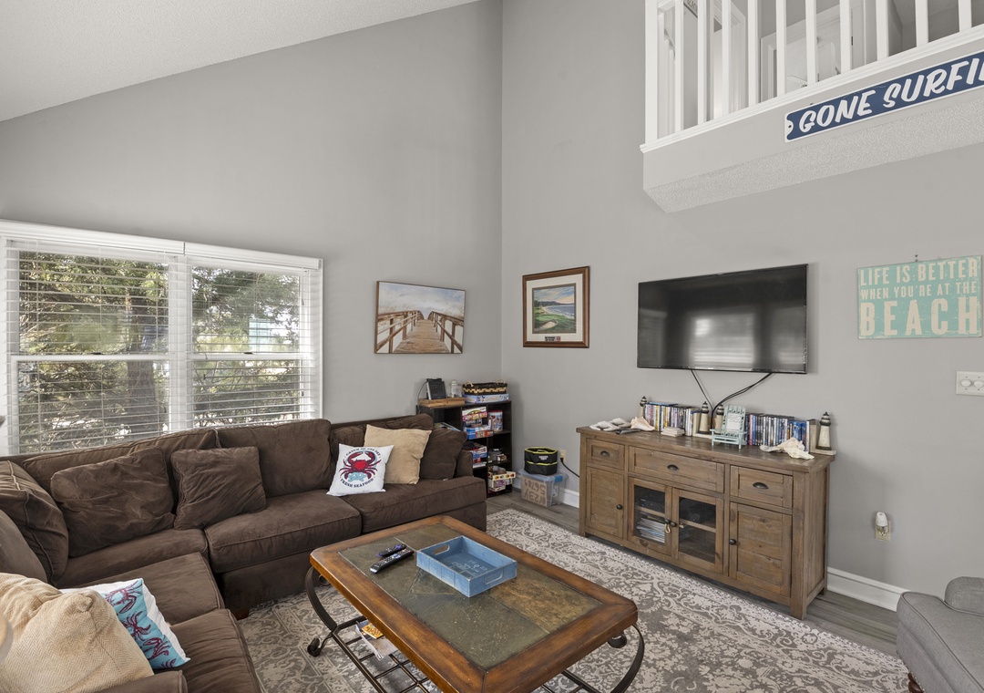 R59: Sea Rise | Main Level Living Area