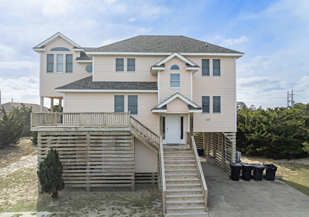 HIWA01: Sea Spray | Front Exterior