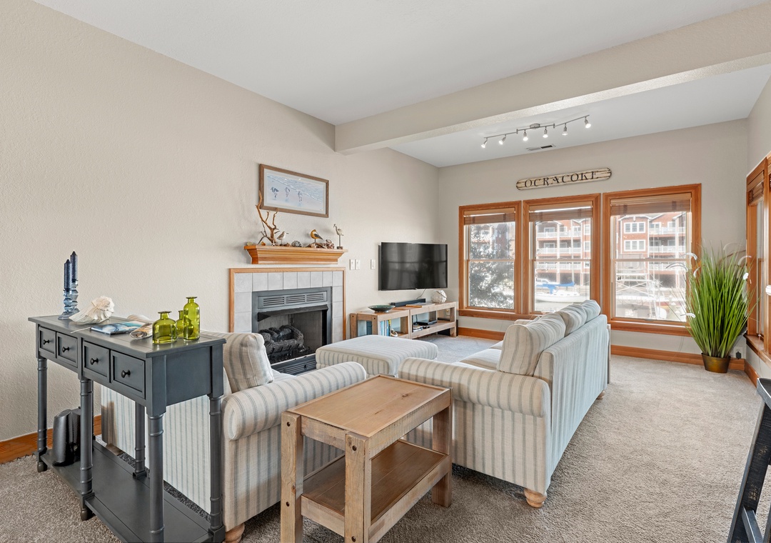 Labrador's Watch | Living Area