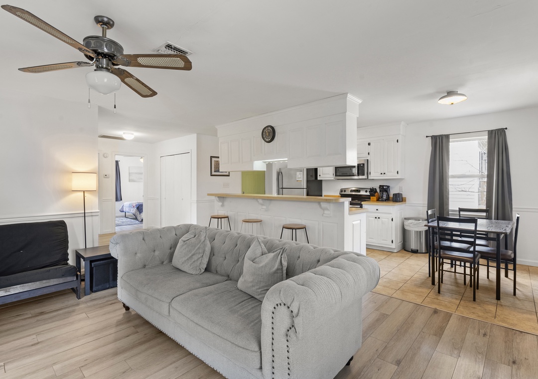 KDN1175: The Flying Dutchman | Living Area