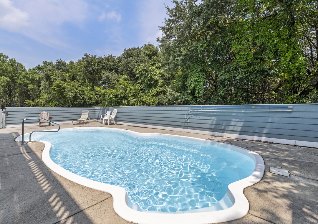 I'm Lov'n Sea & Sand | Pool Area