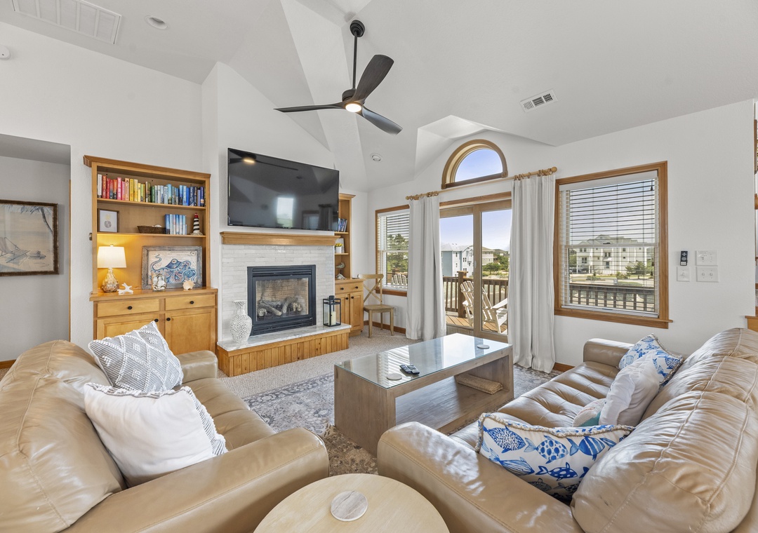 OSO16: Sea of Grace | Top Level Living Area