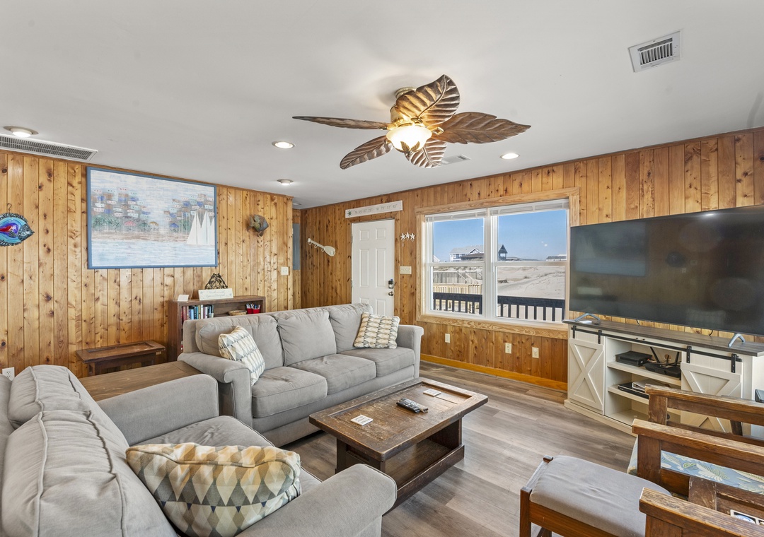 SN0421: Pelican Sunrise | Mid Level Living Area