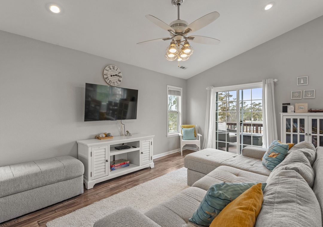 CH937: Sounds About Wright | Top Level Living Area