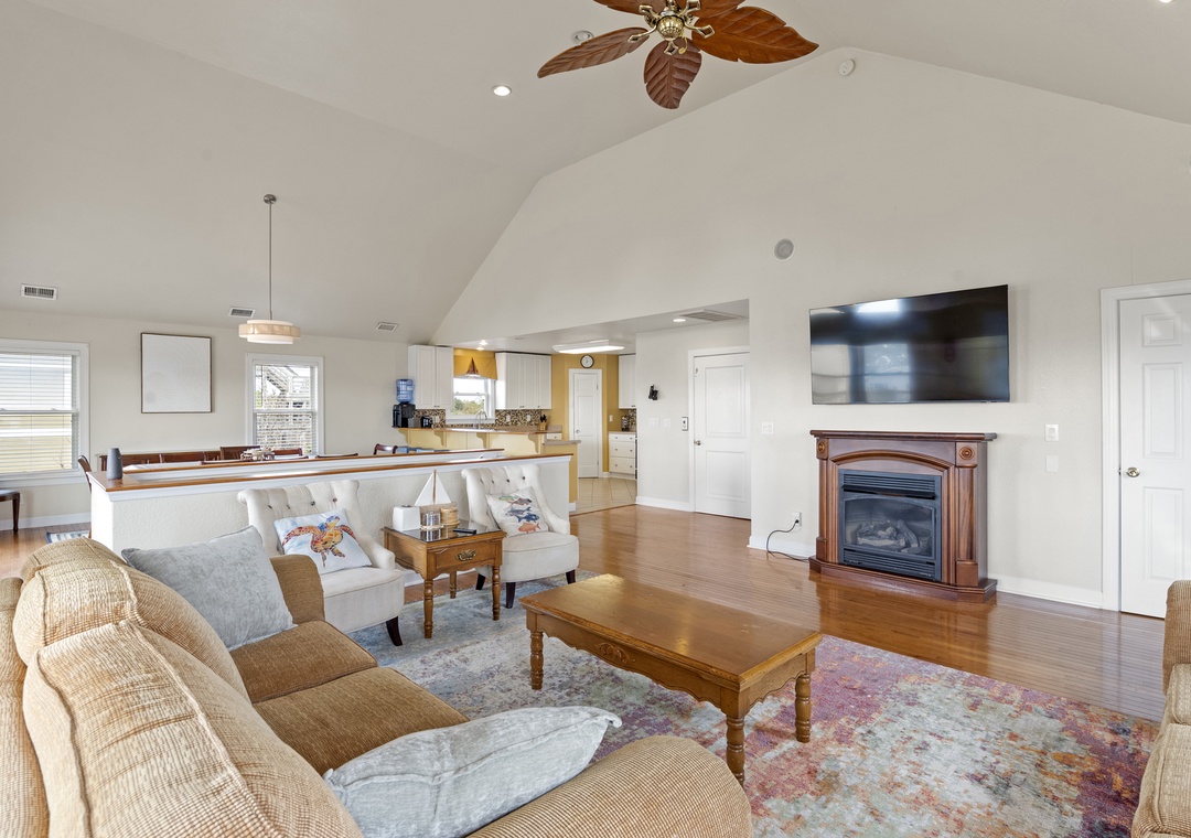 KDN9915: Sounds Like A Plan | Top Level Living Area