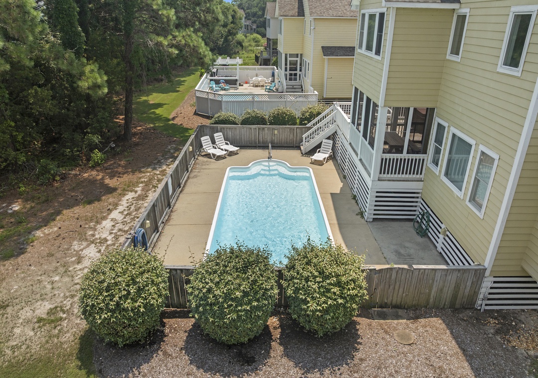 Calm C's: Pool Area
