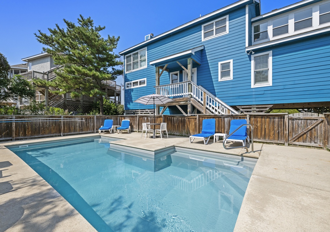 CL137: Camelot | Pool Area