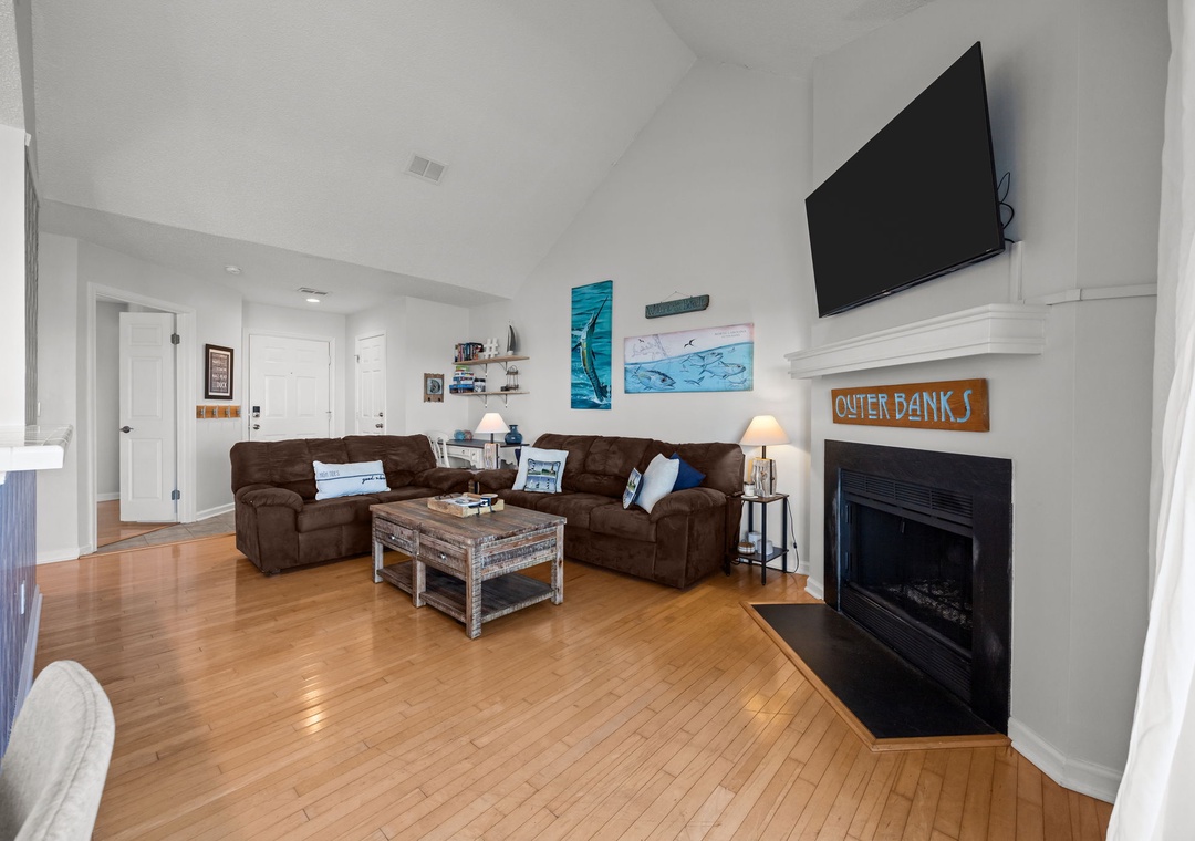 PC631: Pirate's Cove 631 | Living Area - Fireplace Not Available for Guest Use